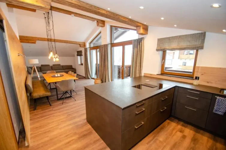 5 Bedrooms Cottage