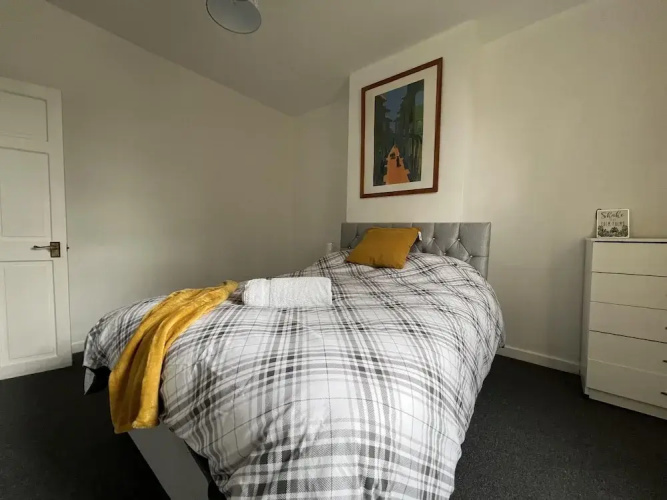 Bristol - 4 Beds - Sleeps 7 - For Groups - Garden
