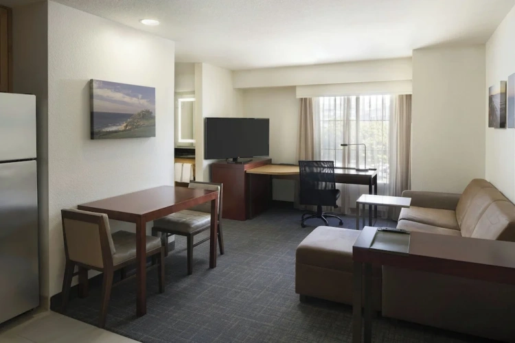 1 Bedroom Business Suite