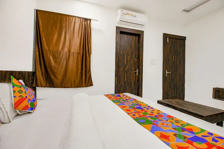 Hotel HTC By OYO Rooms