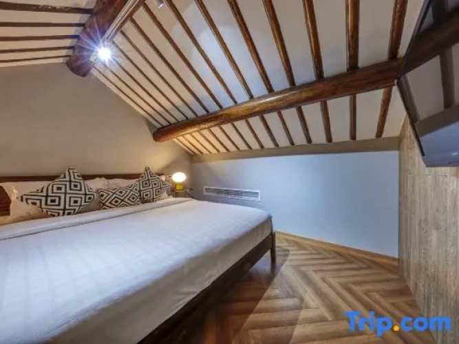 5 Bedrooms Suite