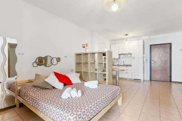 Airport & Station Flat - Private Parking