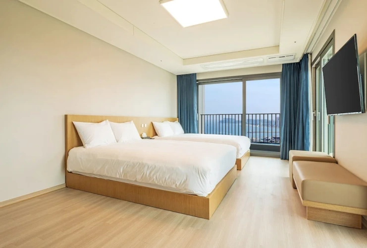Premier Quadruple room with ocean view