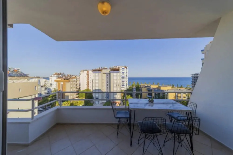 Flat Close to Konyaalti Beach With Sea View