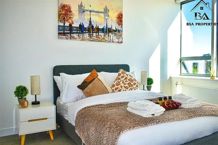 Modern 2 Bed 2 Bath Bracknell With Free Parking