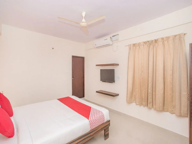OYO 10475 PMR Hotel