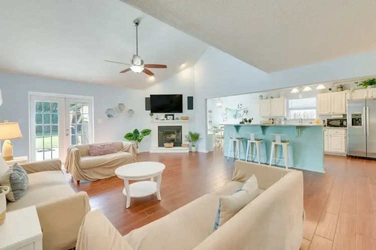 5 Bedrooms Villa