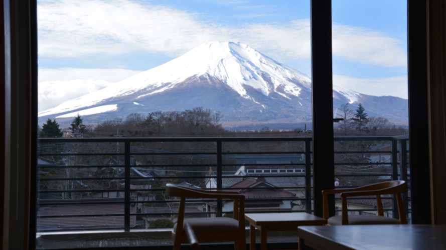 Standard room with mountain view