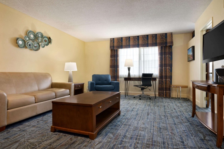 Ramada by Wyndham Spokane Airport photo 6