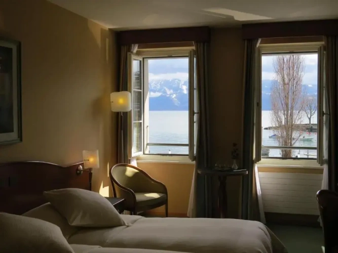 Standard Twin room with lake view