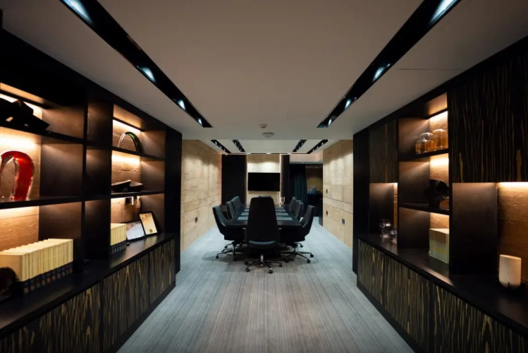 The V Hotel