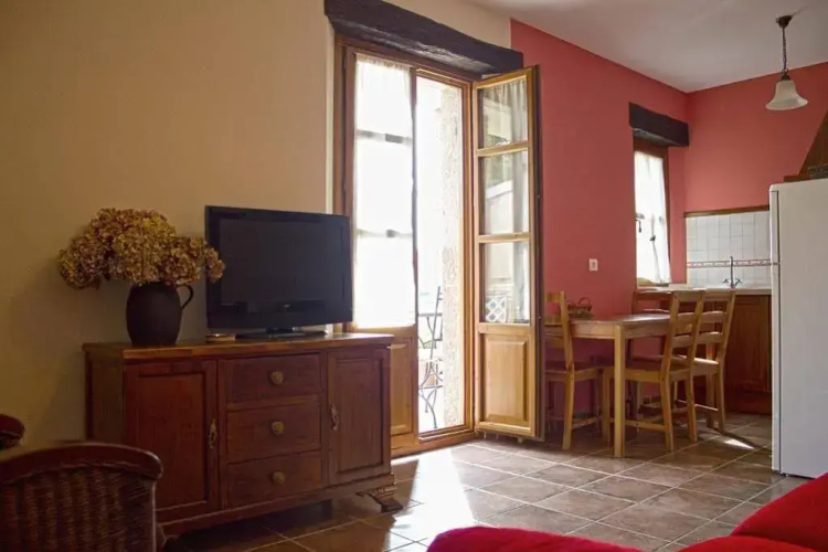 Apartamentos Rurales El Picoretu