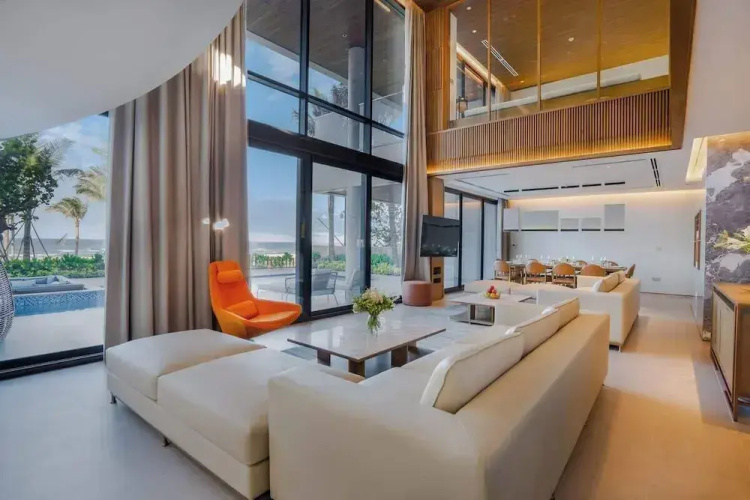 Golfers Paradise: Villa at World-class Course Edge