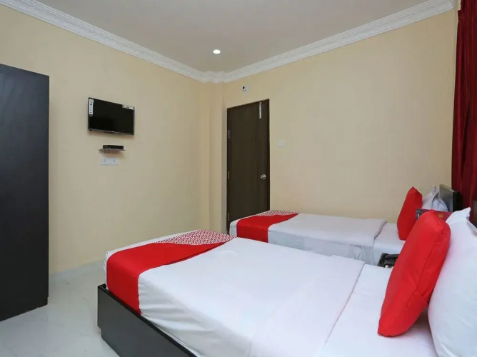OYO 4439 Aura Inn