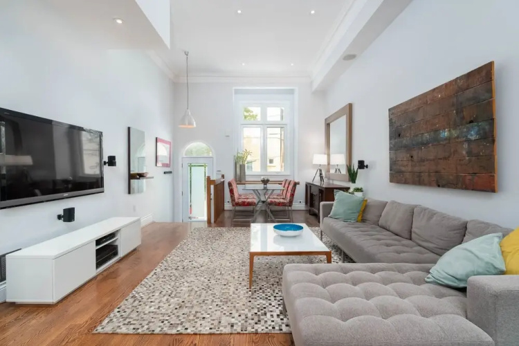 3 Bedroom 2 Bath Large Patio and CN View