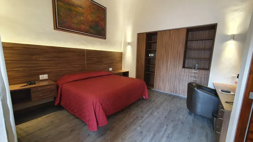 El Diezmo Hotel