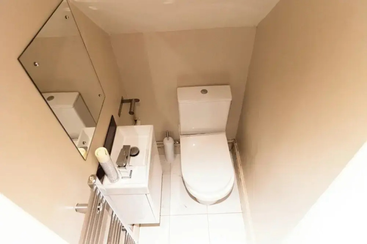 Wolverhampton - 4 Bed House - Free Parking