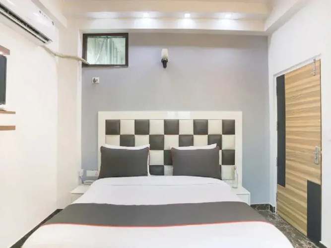 Sangvi Palace Hotel