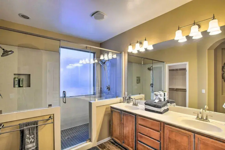 4 Mi to Surprise Stadium! Snowbird Haven w/ Pool