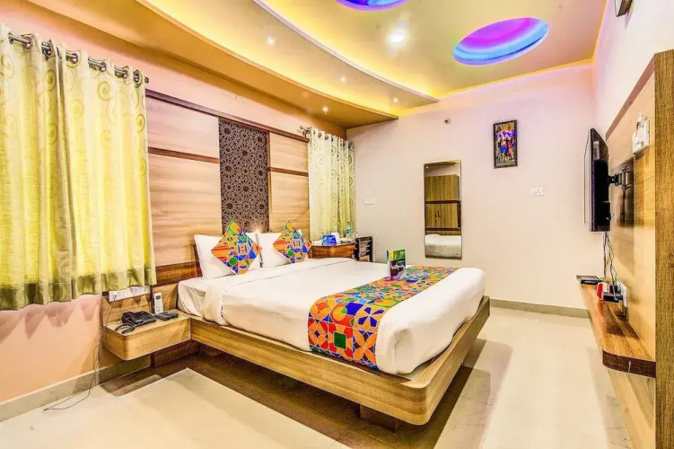 FabHotel Vipra Enclave