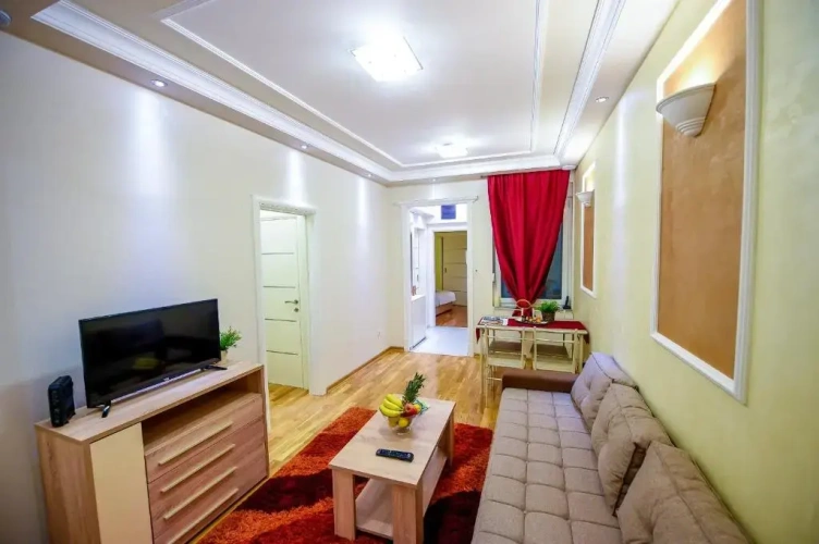 3 Bedrooms Apartment