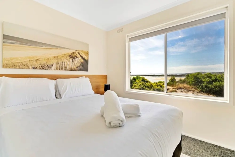3 Bedrooms Family Cottage with sea view