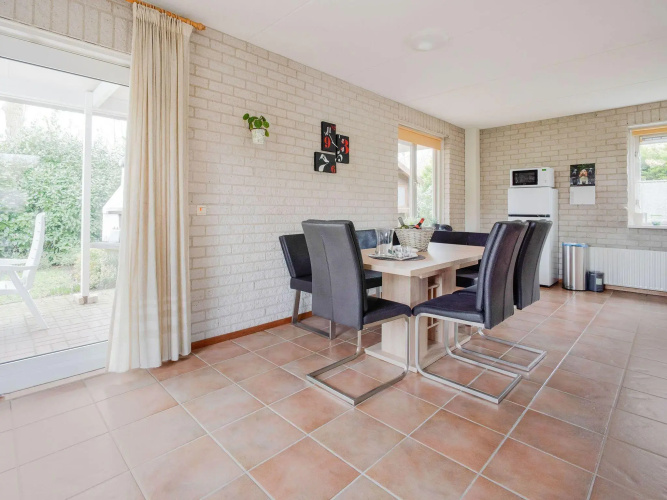 Lush Bungalow in Beek Gem Montferl& with Hot Tub