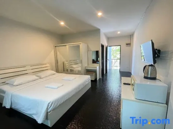 Grand Single Apartment with street view