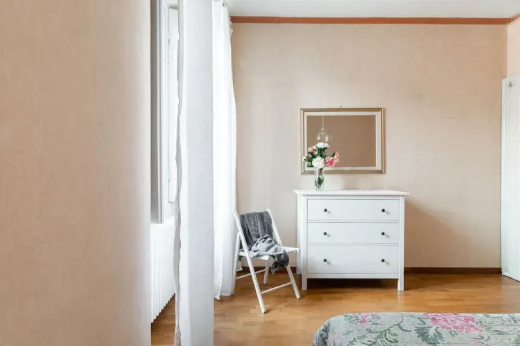 Elisabeth in Villa with Private Parking