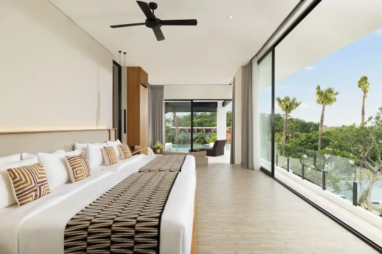 6 Bedrooms Family Villa with pool view