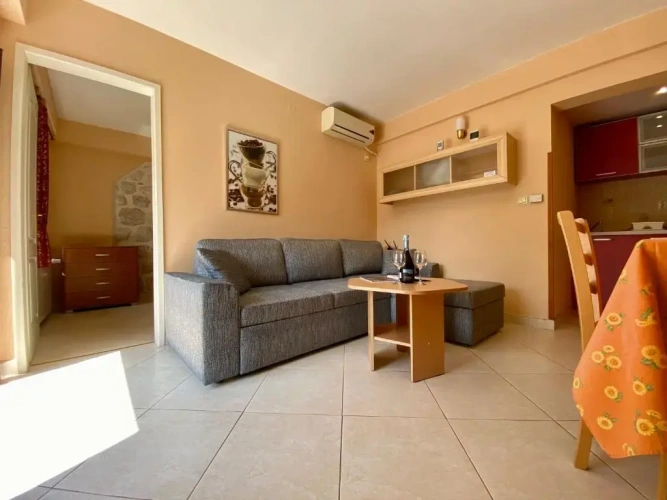 2 Bedrooms Apartment