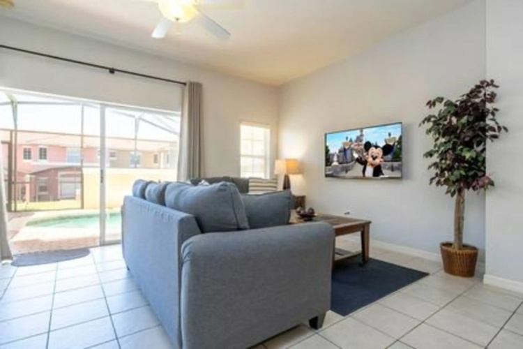 Cozy 3 BR w Private Pool