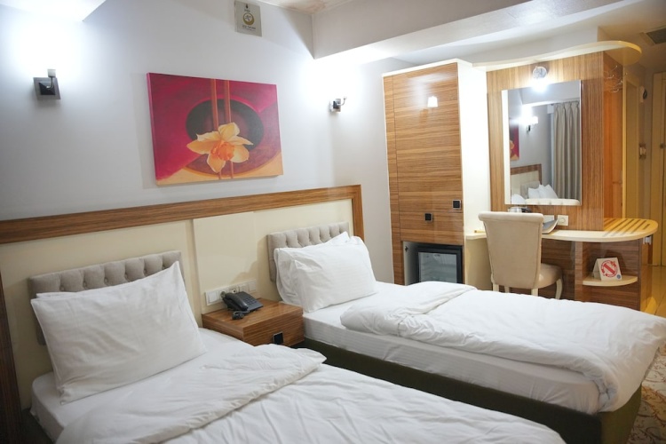 Standard Double room with city view