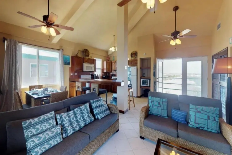 2 Bedrooms Apartment