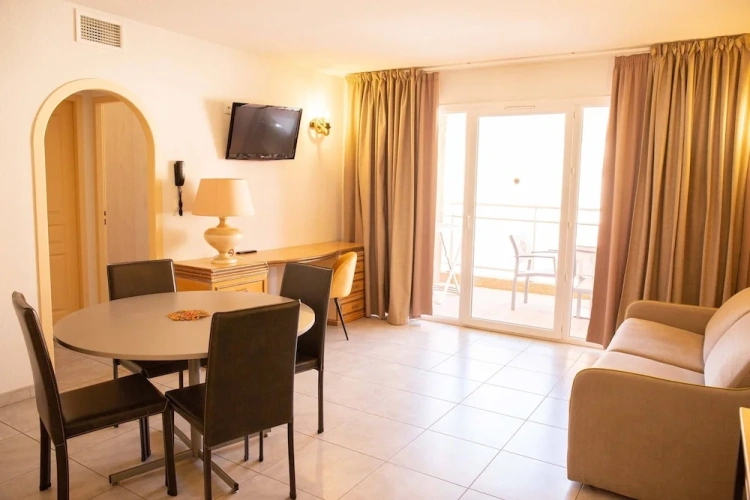 1 Bedroom Apartment with balcony
