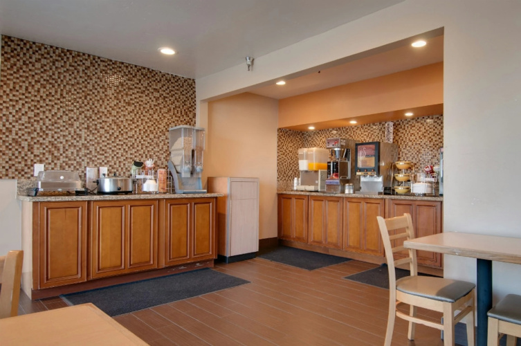 Vagabond Inn Bakersfield South photo 14