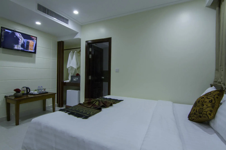 Rose Emerald Hotel