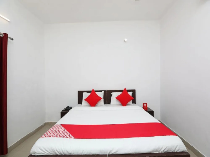OYO 36700 Moonlight Residency