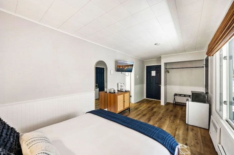 Fresh Coast Motel