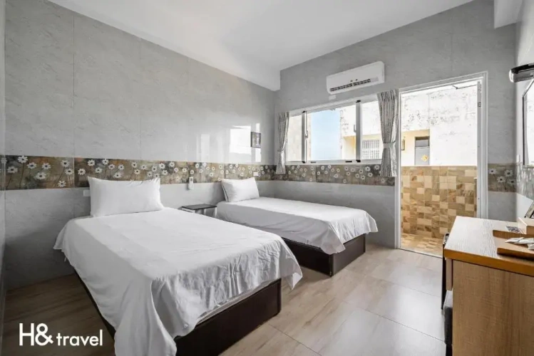 Classic Twin room with balcony