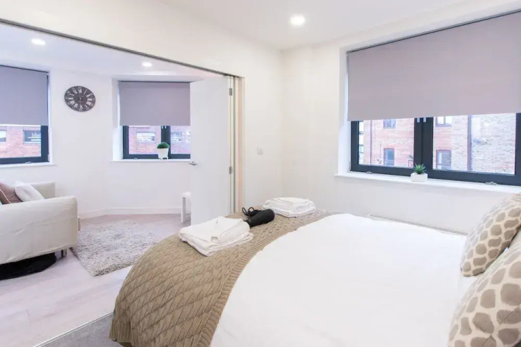 City Stay Apartments - Platform