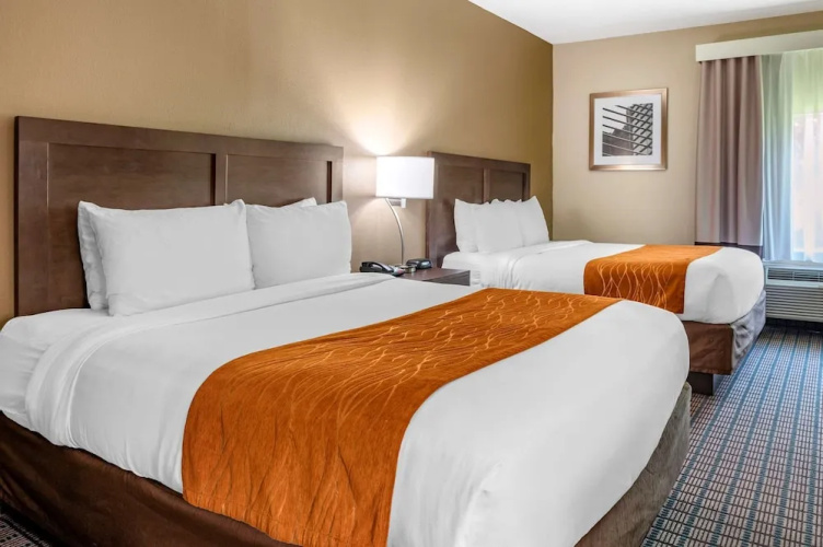 Comfort Inn & Suites Cincinnati Uptown Clifton