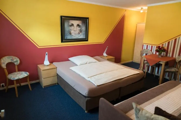 Standard Triple room