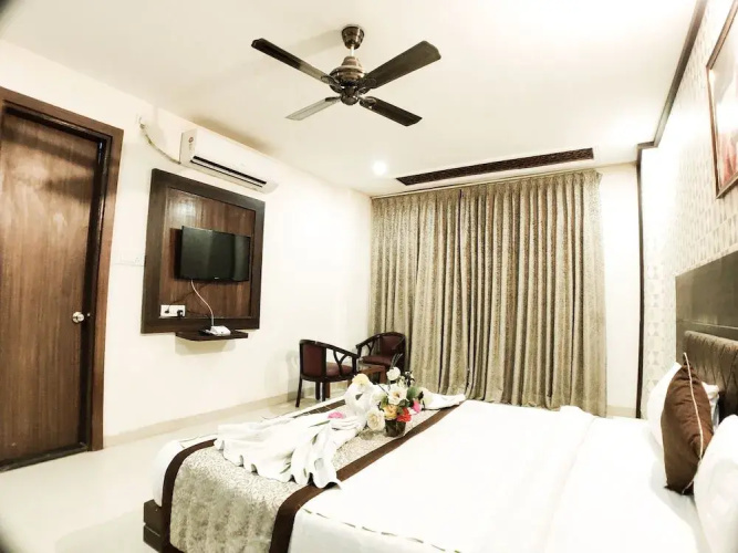 Hotel Landmark Residency