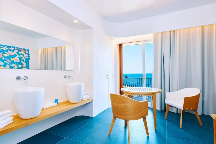 Suite with balcony