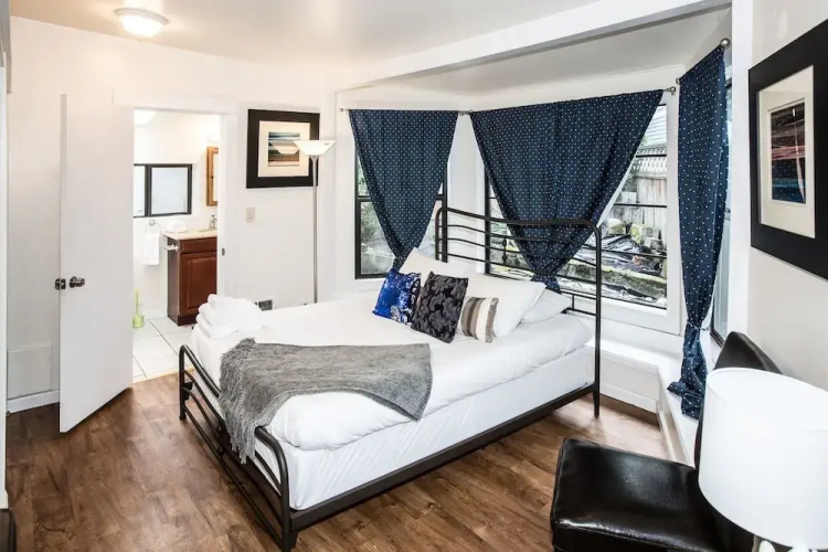 Green Lake Escape Seattle 4 bd 2 ba Sleeps 12!