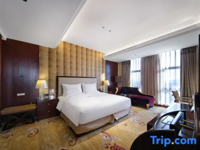 Executive Double Suite with lake view