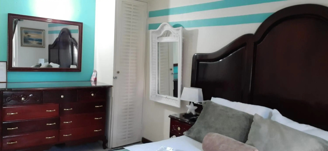 Cool's 1 bedroom Beach & Garden View