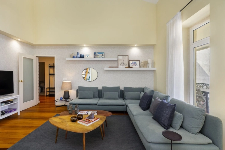 4 Bedrooms Apartment