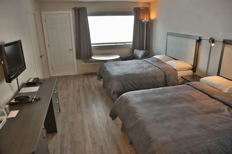 Standard Quadruple room with balcony and with lake view